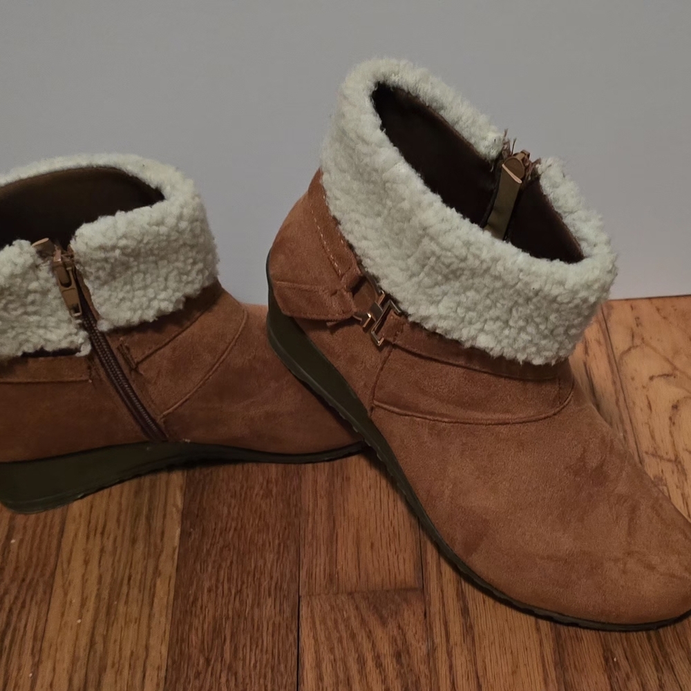 Ashley Blue Tan Winter Boots with Cream Fur Lining